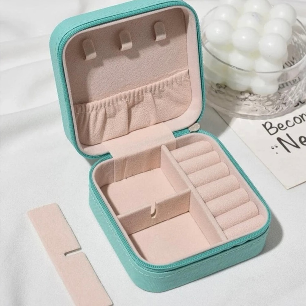LAST! (1) Jewelry case Turquoise/tiffany-blue Jewelry Travel box - Picture 3 of 9